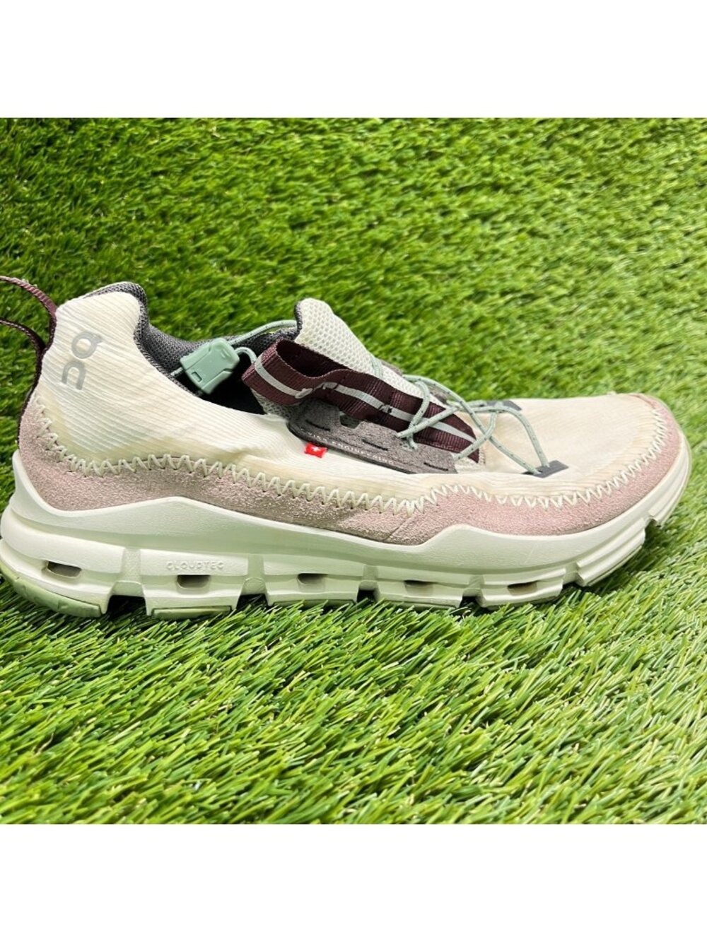 On Cloudaway Womens Size 7 White Ivory Athletic Running Hiking Shoes Sneakers